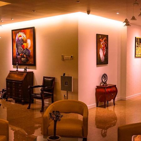 The Penthouse Above Sea Apartment Dehiwala-Mount Lavinia Bagian luar foto