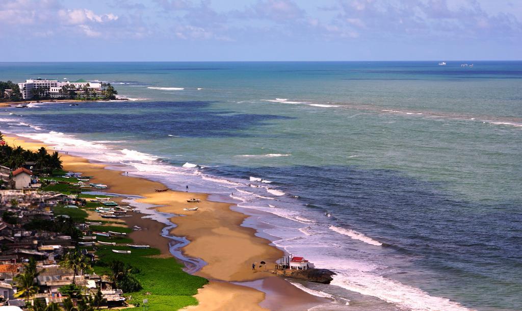The Penthouse Above Sea Apartment Dehiwala-Mount Lavinia Bagian luar foto