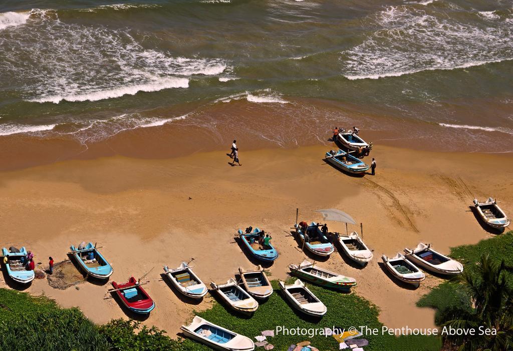 The Penthouse Above Sea Apartment Dehiwala-Mount Lavinia Bagian luar foto