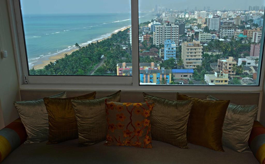 The Penthouse Above Sea Apartment Dehiwala-Mount Lavinia Bagian luar foto