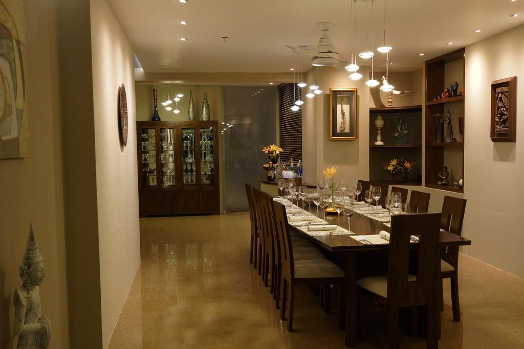 The Penthouse Above Sea Apartment Dehiwala-Mount Lavinia Bagian luar foto