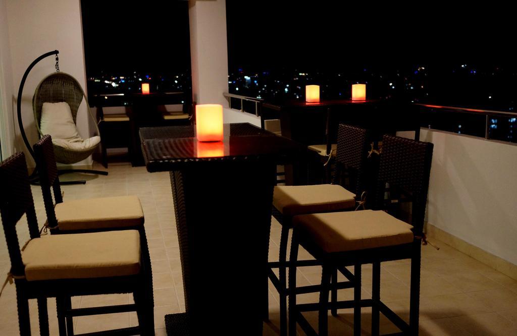 The Penthouse Above Sea Apartment Dehiwala-Mount Lavinia Bagian luar foto