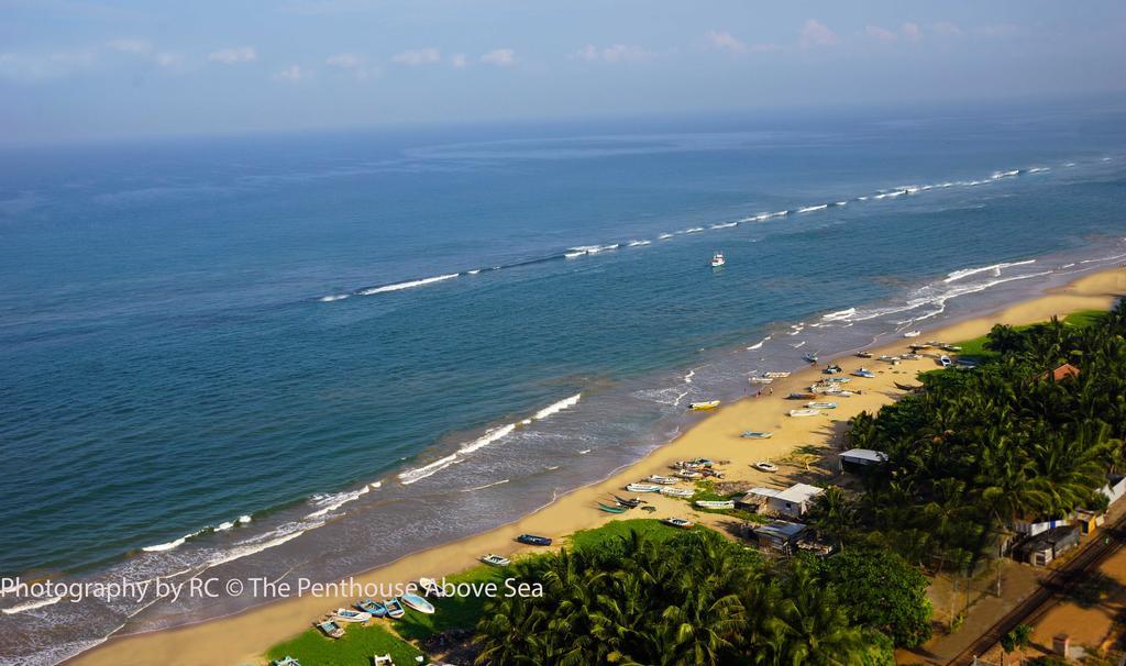 The Penthouse Above Sea Apartment Dehiwala-Mount Lavinia Bagian luar foto