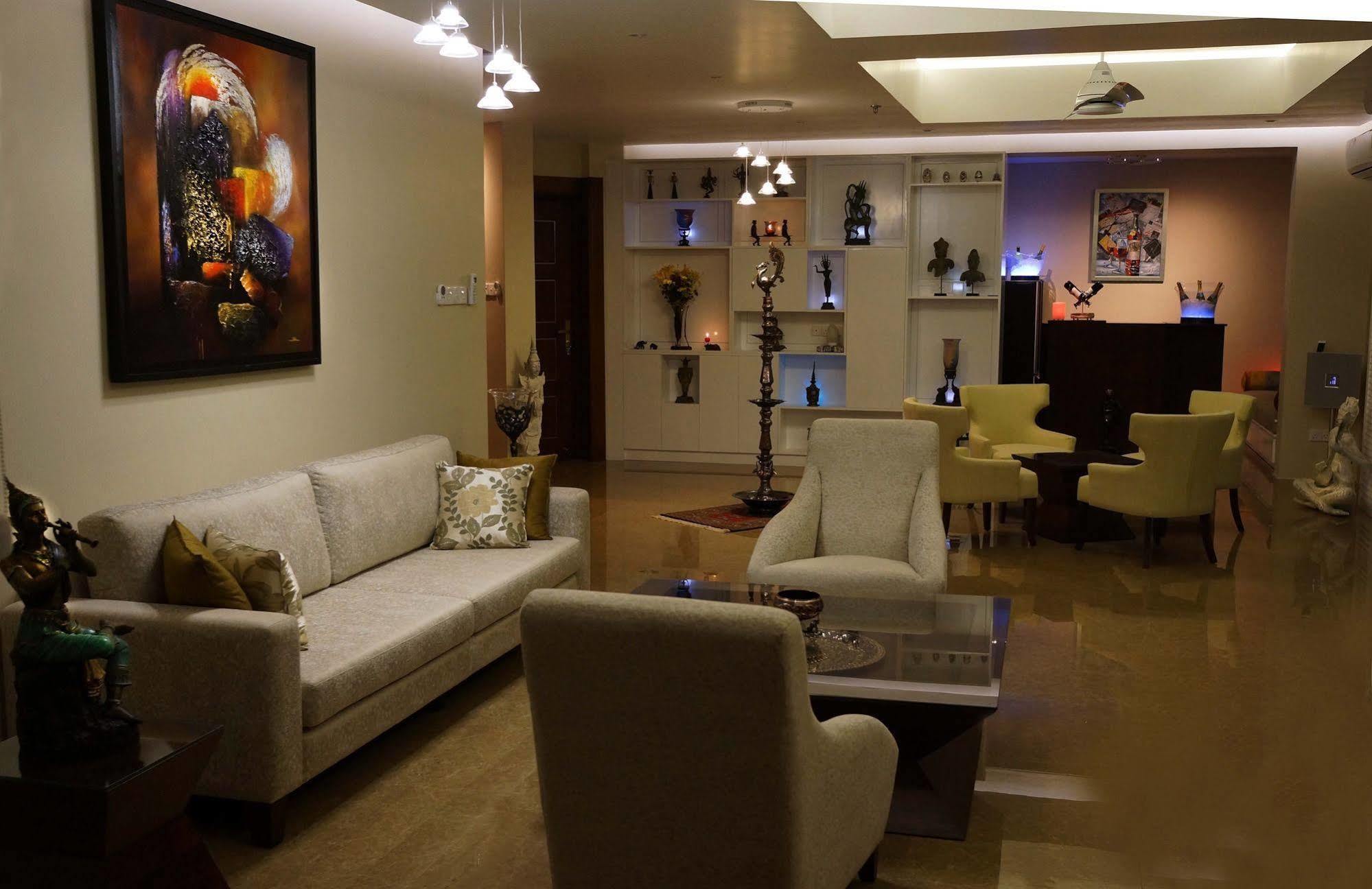 The Penthouse Above Sea Apartment Dehiwala-Mount Lavinia Bagian luar foto