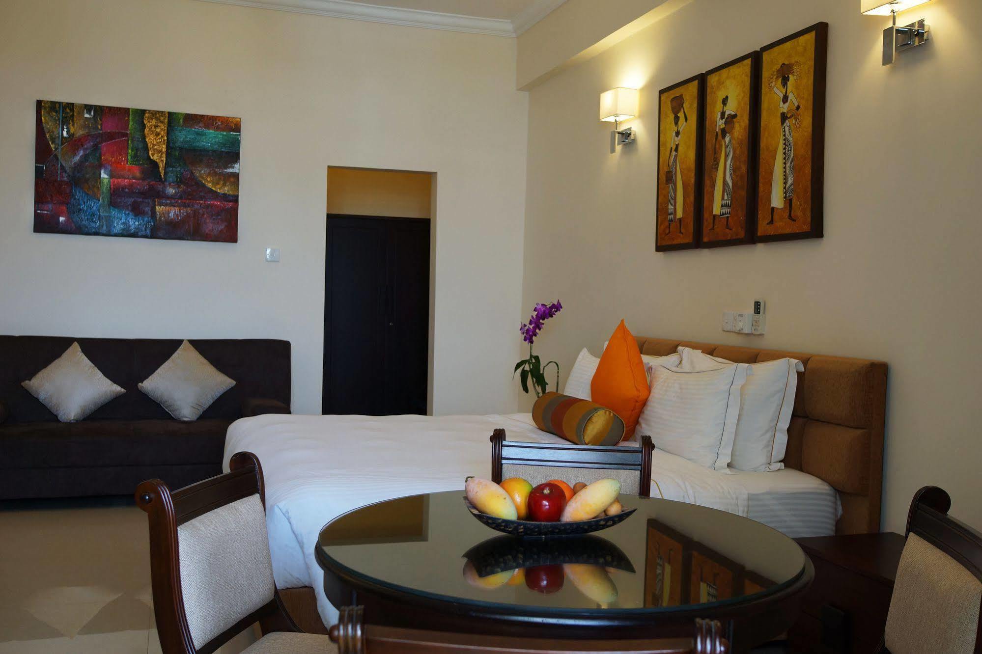 The Penthouse Above Sea Apartment Dehiwala-Mount Lavinia Bagian luar foto