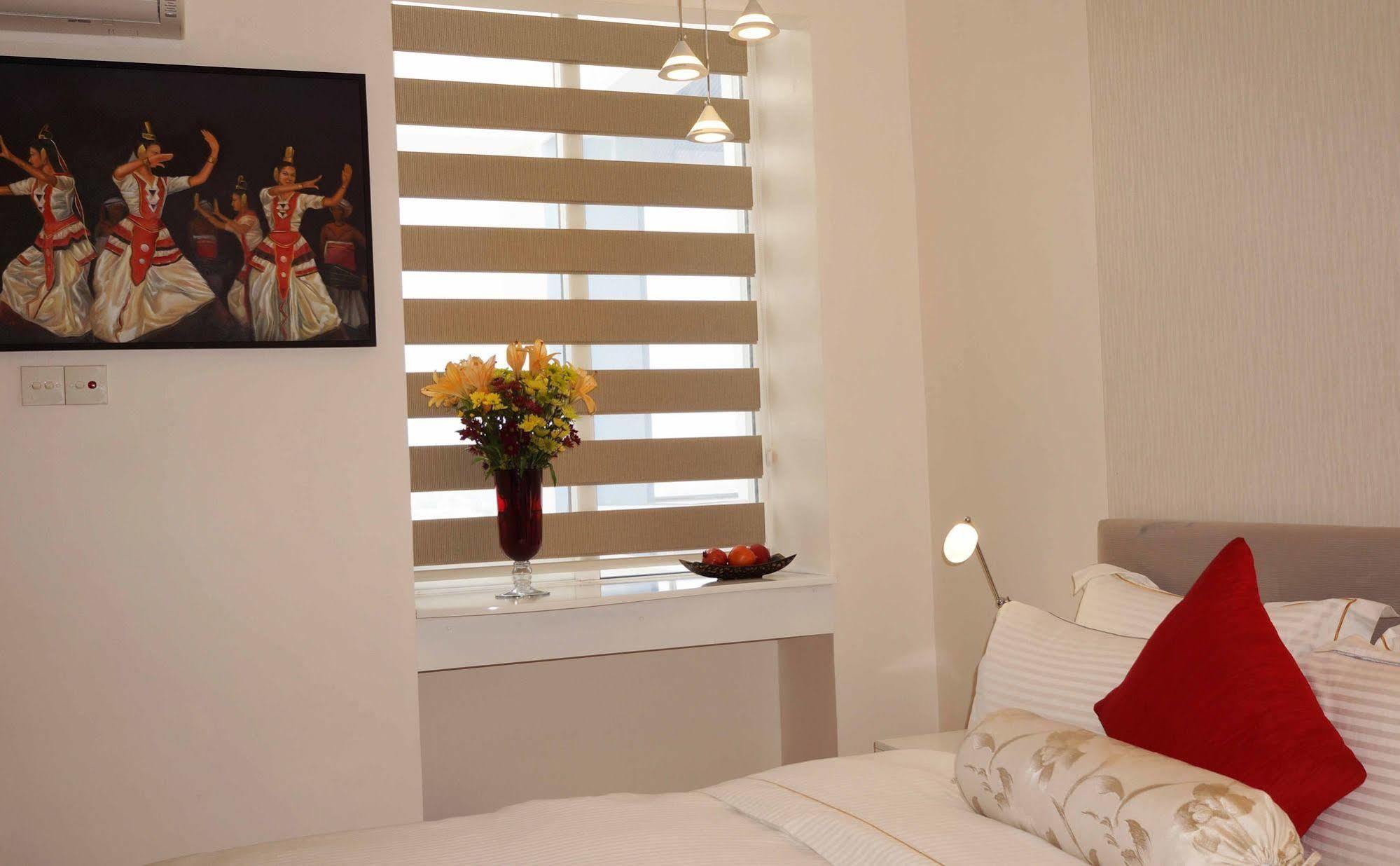 The Penthouse Above Sea Apartment Dehiwala-Mount Lavinia Bagian luar foto
