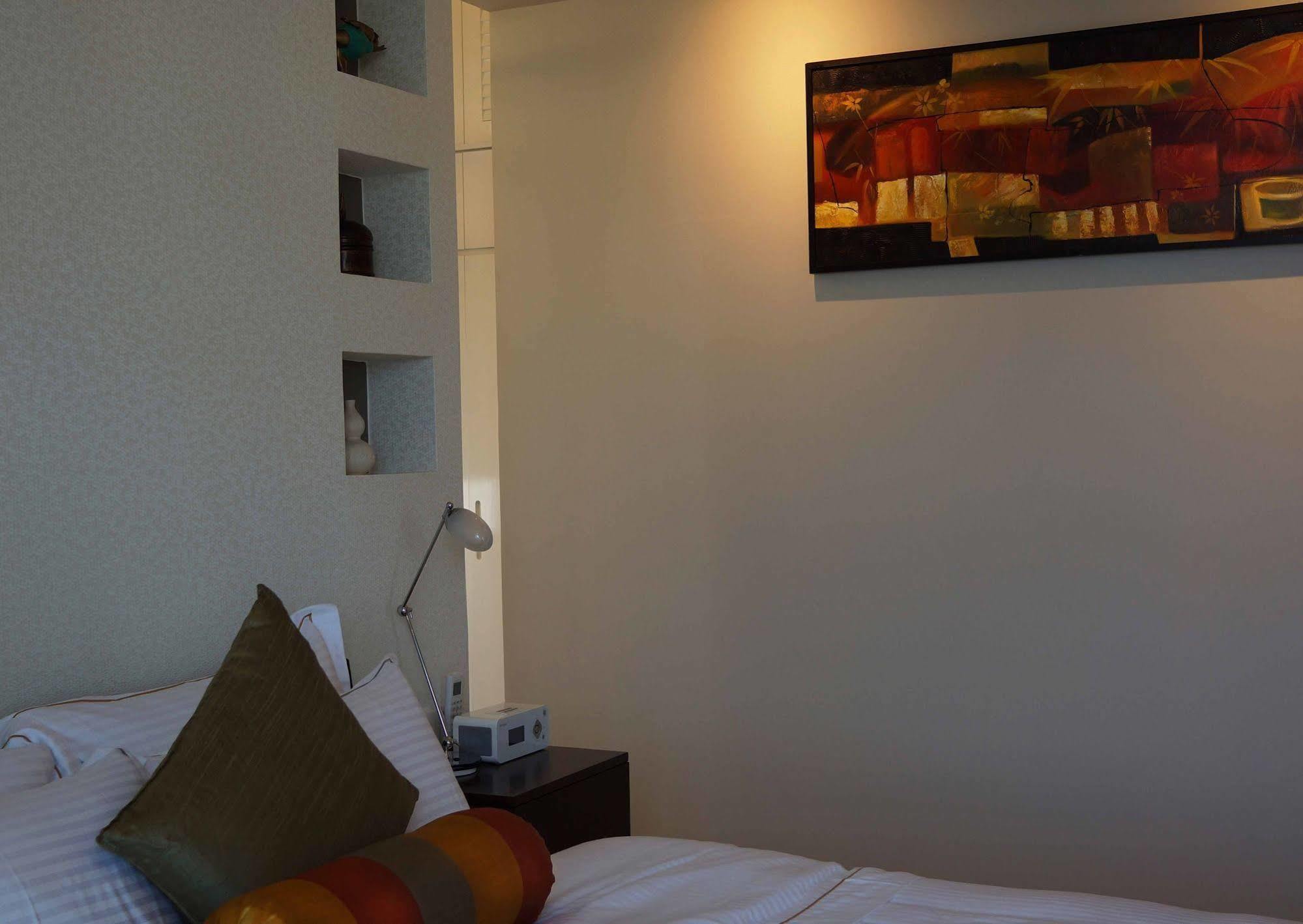 The Penthouse Above Sea Apartment Dehiwala-Mount Lavinia Bagian luar foto