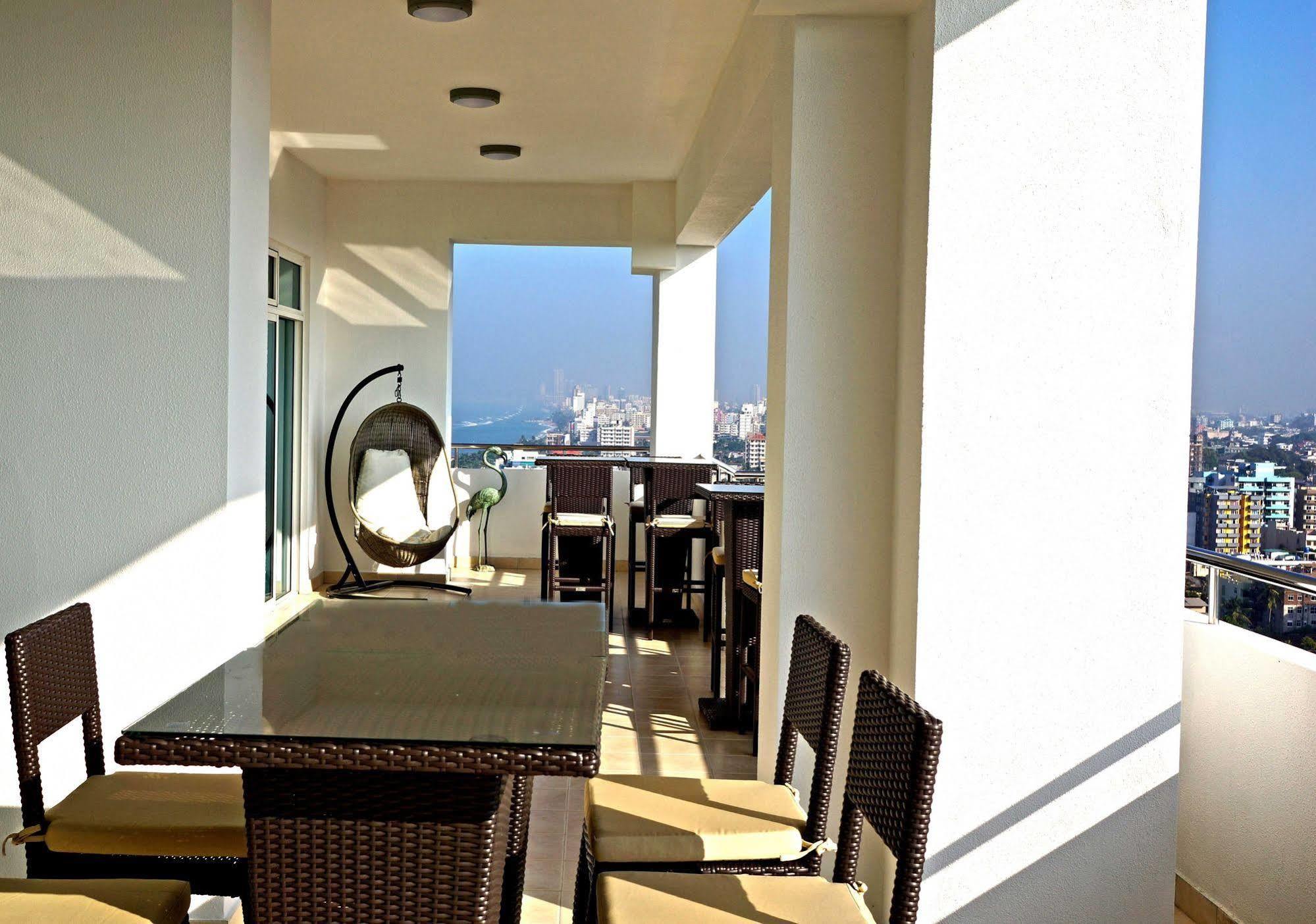 The Penthouse Above Sea Apartment Dehiwala-Mount Lavinia Bagian luar foto