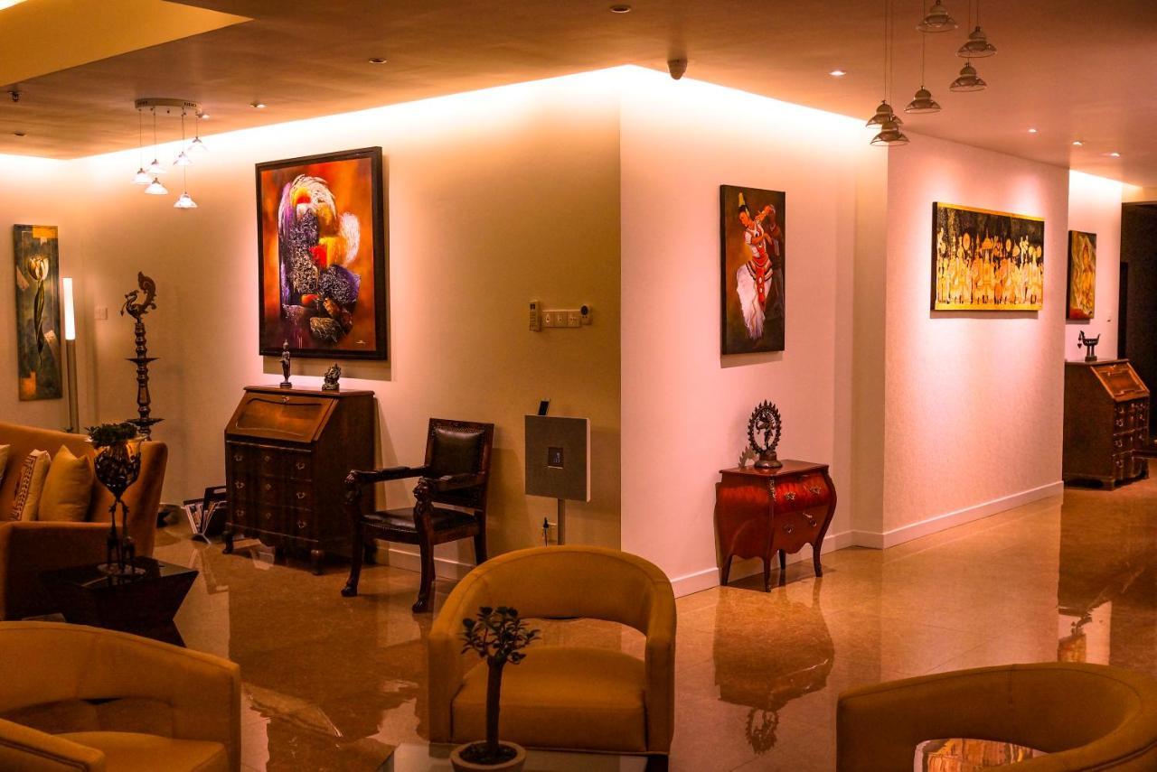 The Penthouse Above Sea Apartment Dehiwala-Mount Lavinia Bagian luar foto